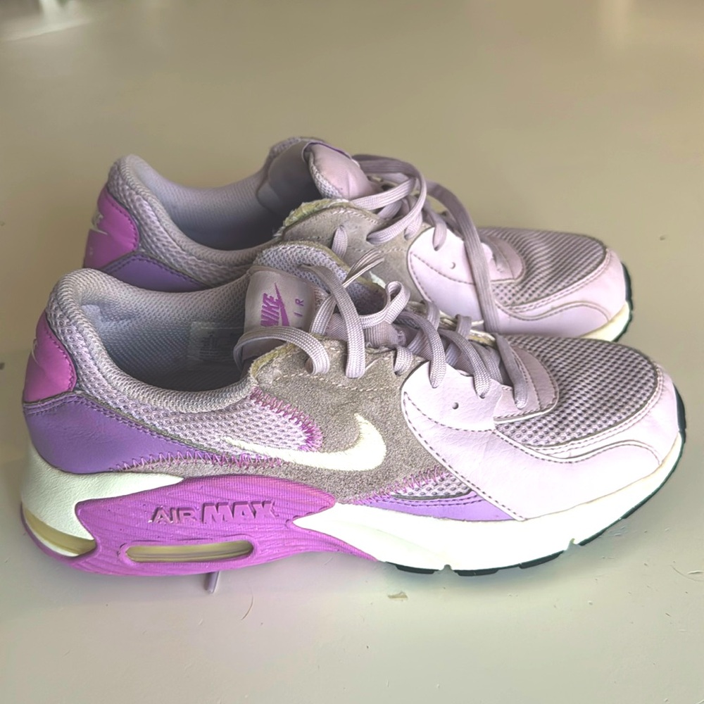 Woman’s size 8 air max